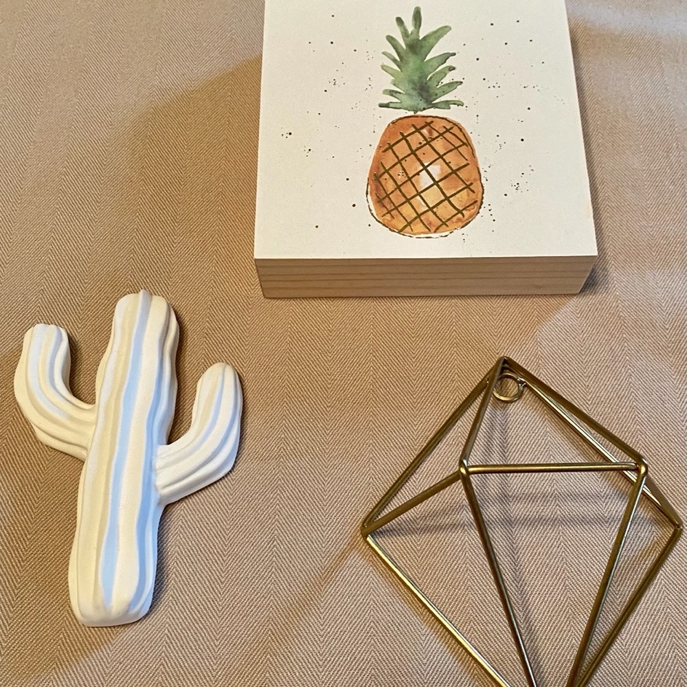 Set of wall decor
